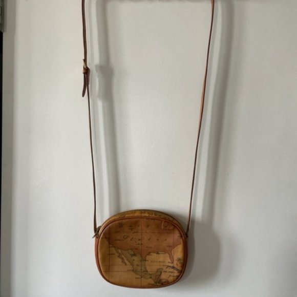 Alviero Martini Crossbody Bag htf Excellent condition Perfect For Spring - Picture 1 of 10
